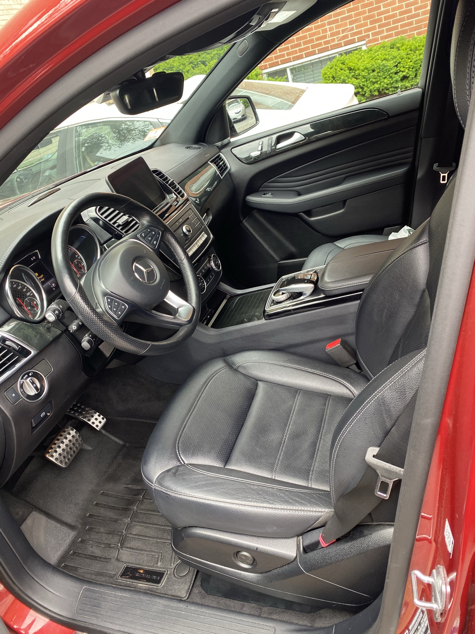 Mercedes GLE interior front row
